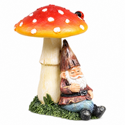 Slapende tuinkabouter tegen paddenstoel (12cm)
