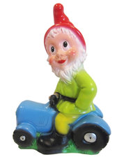 Tuinkabouter op trekker (kunststof) 32 cm