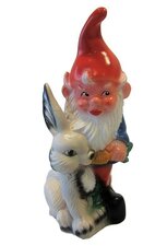 Tuinkabouter met haasje (kunststof) 30 cm
