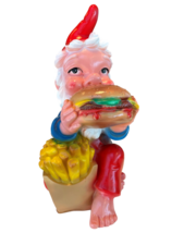 Tuinkabouter met hamburger en friet (kunststof) 33 cm